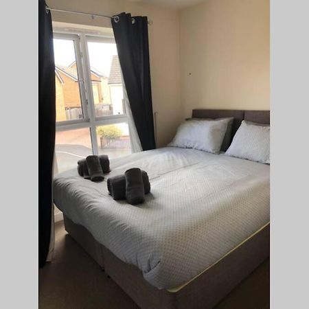 Dudley House **Staycation & Contractors** Sleeps 7 Типтън Екстериор снимка