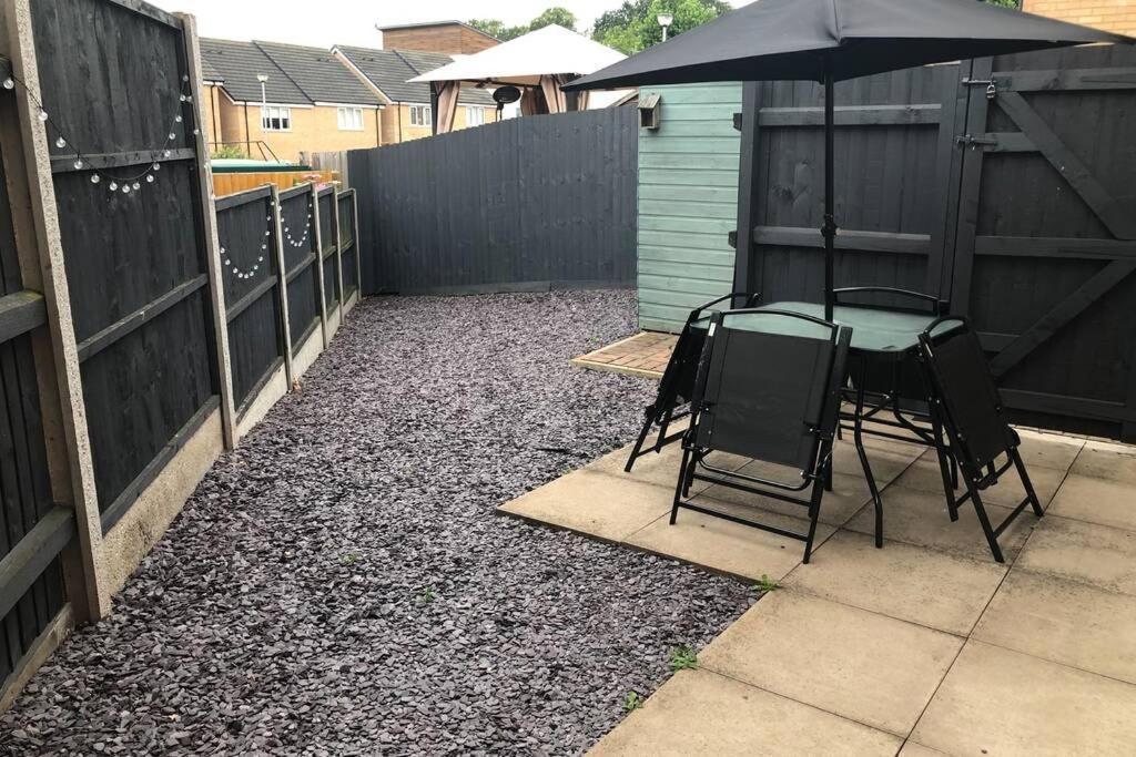 Dudley House **Staycation & Contractors** Sleeps 7 Типтън Екстериор снимка
