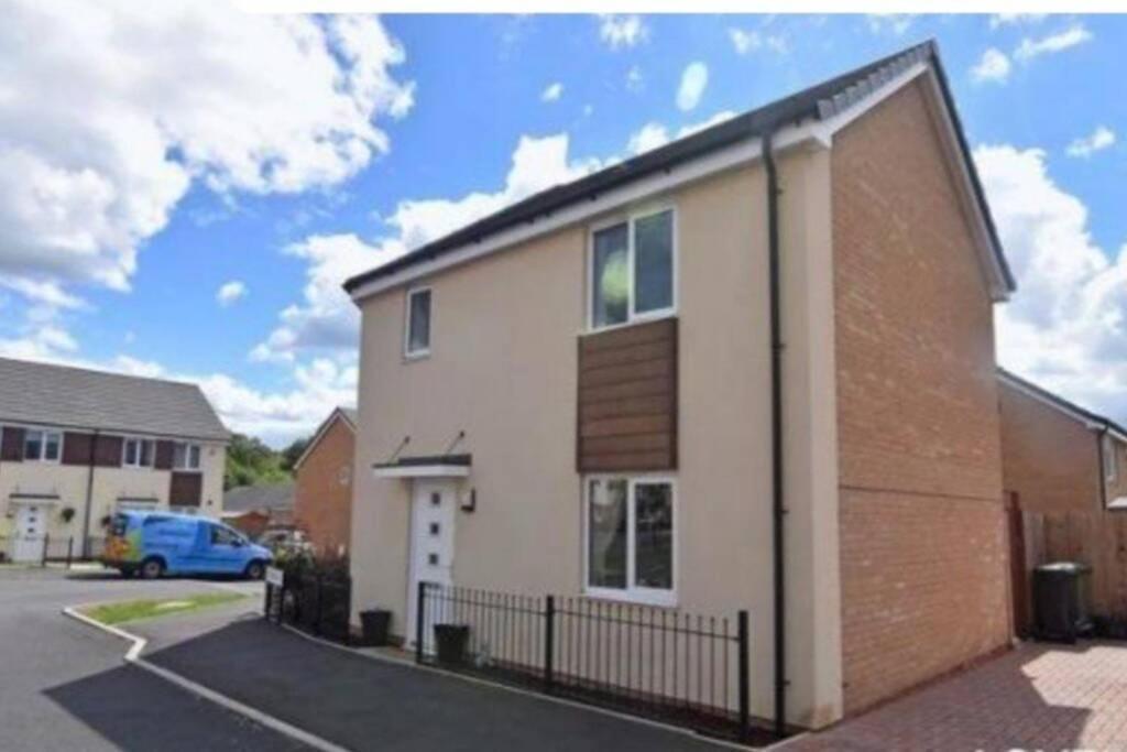 Dudley House **Staycation & Contractors** Sleeps 7 Типтън Екстериор снимка