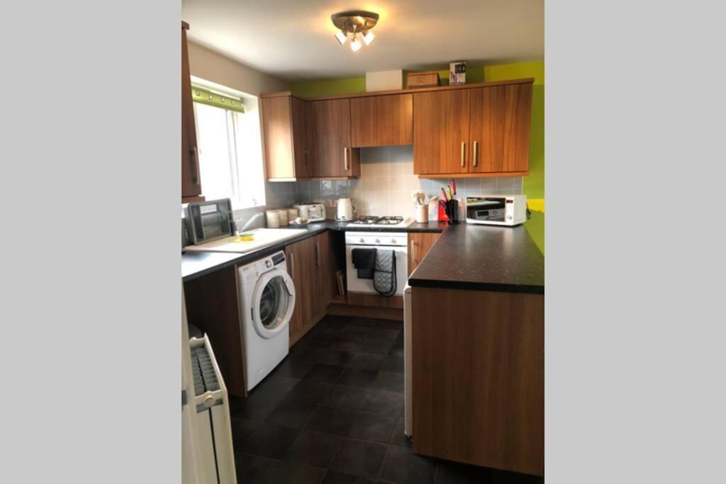 Dudley House **Staycation & Contractors** Sleeps 7 Типтън Екстериор снимка